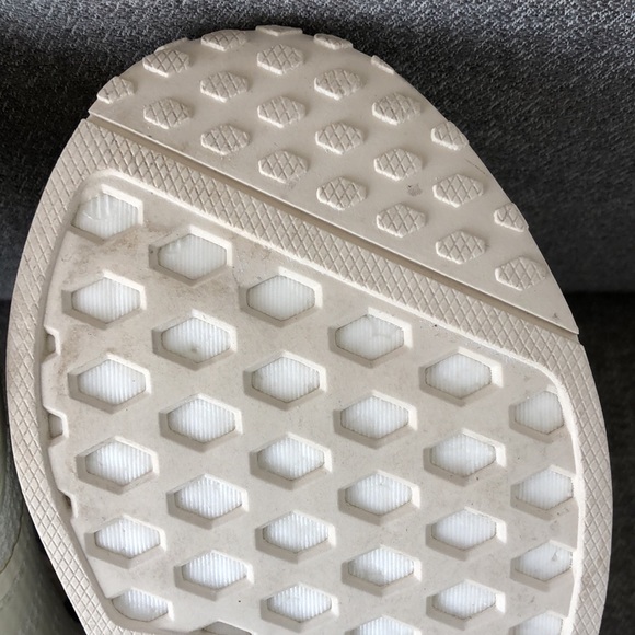 NWOT! - ADIDAS x DISNEY The Little Mermaid NMD R1 Athletic Shoes - Picture 15 of 16